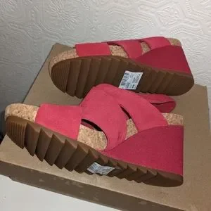 Flex Sand Fuchsia Suede Clarks Sandals